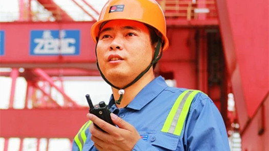 劳模风采 ·2015年全国劳�?#32;| 竺士杰：劳动创造幸�?#32;技能成就梦�? title=