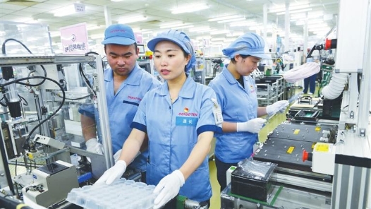 劳模风采·2020年全国劳�?#32;| 袁彩凤：把工匠精神“种”进年轻人心�? title=