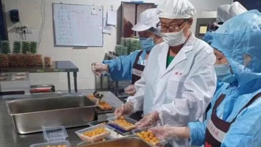 劳模风采·2010年全国劳�?#32;| 邢梅珍：一辈子做一件小�? title=