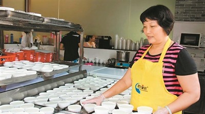 劳模风采·2020年全国劳�?#32;| 王秀甜：两头奶牛起家的养殖大�? title=