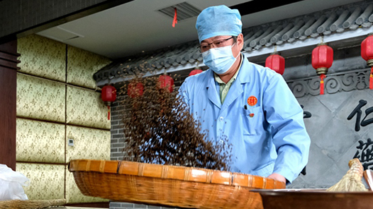 工匠汇·第二届北京大工匠｜中药泛丸工谢锡昌：竹匾转出乾坤粒 良药彰显济世情