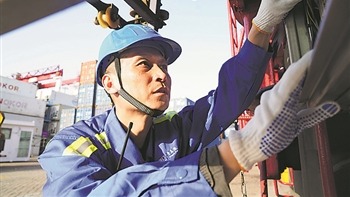工匠汇·第三届青岛大工匠｜周强：大型设备的“电气维修专家”