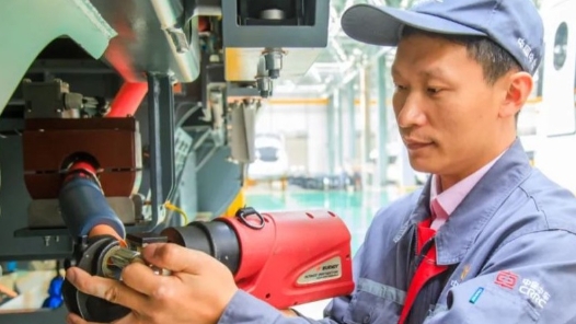 劳模风采·2022年全国五一劳动奖章 | 胡俊祥：从“多面能手”到“高铁教头�? title=