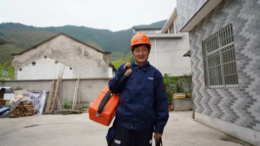 劳模风采·安徽劳模 | 叶红义：大山深处的“通信兵�? title=