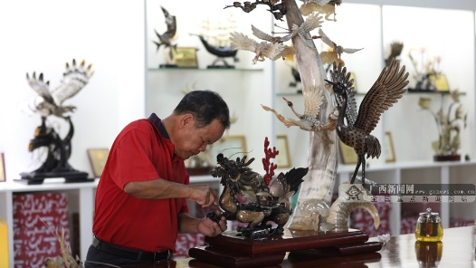 工匠汇·2020年广西工匠｜白耀华：“雕”出艺术人生