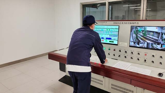 2022最班组�?8 携手奋进 保障设备 促运�? title=