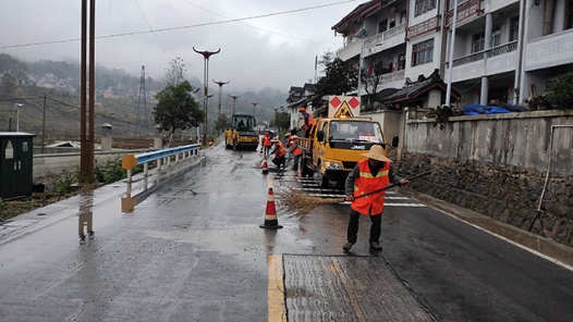 2022最班组�?6 甘当铺路�?#32;筑梦新征�? title=