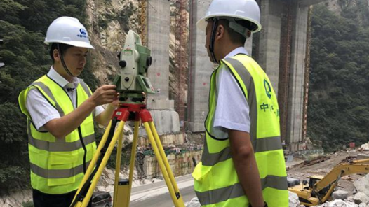 大国工匠 | 中国高铁运营里程的十分之一，都是由他参与测量的