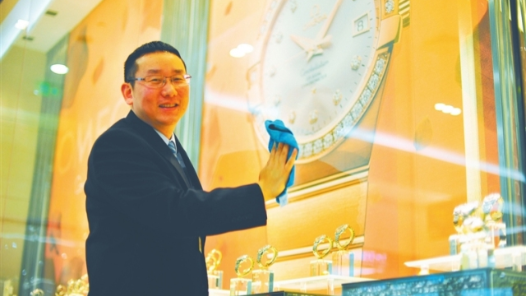 劳模风采·江苏省五一劳动奖章 | 叶澍：百货商店里的“问不倒先生�? title=