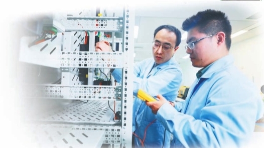 劳模风采·江苏省五一劳动奖章 | 方鑫：配电网故障运维诊断�? title=