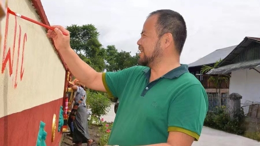 工匠汇·第一届云岭工�?#32;| 张国荢�以民族特色文化建设德宏美丽乡�? title=