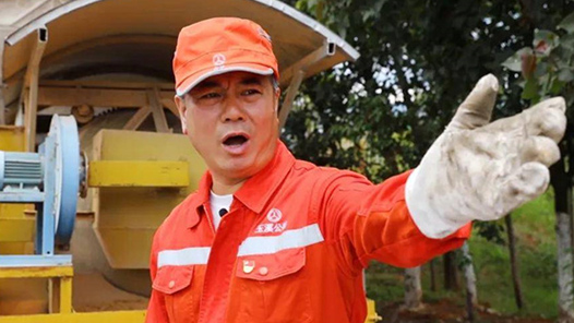 工匠汇�?019云岭工匠 | 胡思秀：不懂电脑，他一尺一笔自绘图纸！将天方夜谭的想法变成事实�? title=