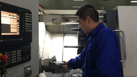 工匠汇·第一届荆楚工�?#32;| 邹峰：匠心付�?#32;雕琢航天的中国精�? title=