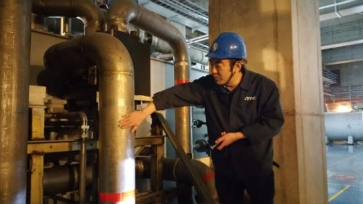 工匠汇·第一届荆楚工�?#32;| 凌伟华：34年苦学不辍铸就行业“百科全书�? title=