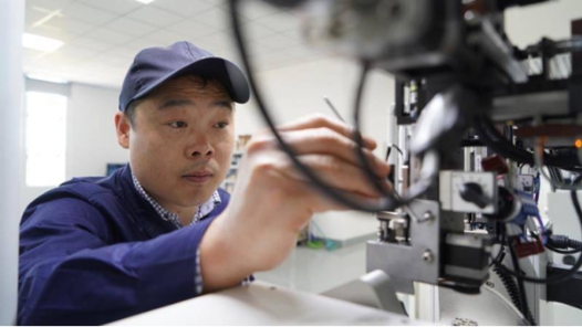 工匠汇�?019年江苏工�?#32;| 陈亮：“一微米大师�? title=