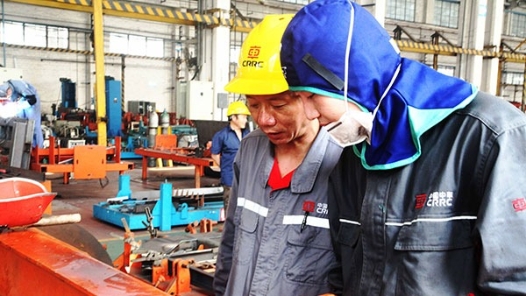 工匠汇·第一届四川工匠｜钟俊林：小车间里的大国工�? title=