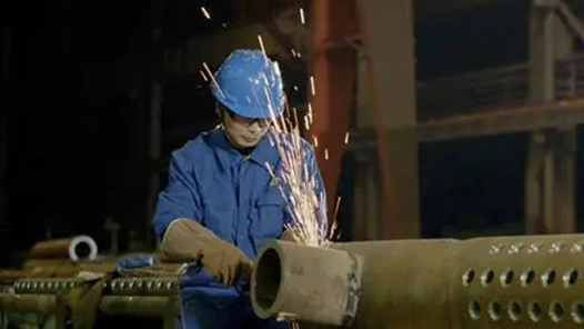 工匠汇·第一届四川工匠｜胡明：千锤百炼磨砺出“焊匠�? title=