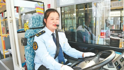 劳模风采·2020年全国劳�?#32;| 陈燕：十米车厢绽芳华