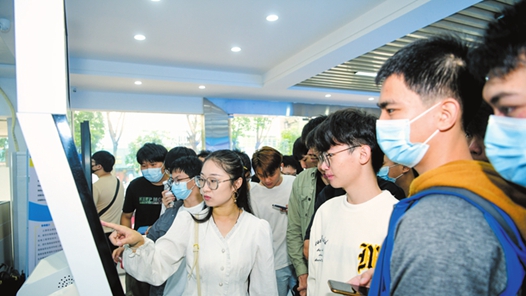 海南省大中城市联合招聘高校毕业生春季专场招聘会举办