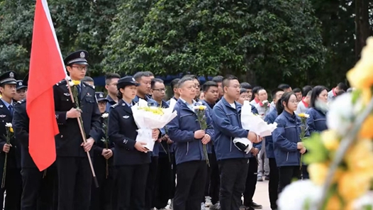 重庆东站项目部与南岸区公安分局联合开展清明祭英烈主题党日活动