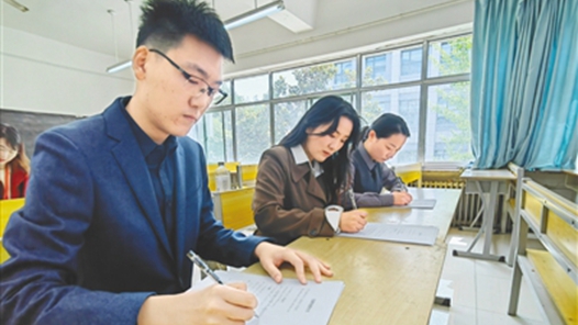 303教室里的“双向奔赴”