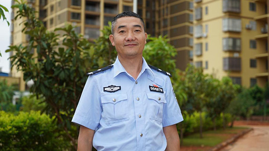 疏散群众后他倒在了事故现场
