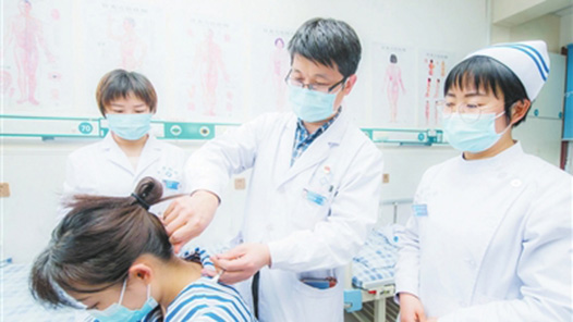 白衣怀丹心 倾力护健康