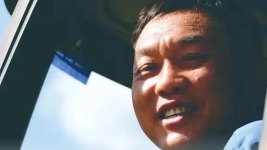 劳模风采·湖南劳模 | 王小明：每年，他�?00多天“在路上�? title=