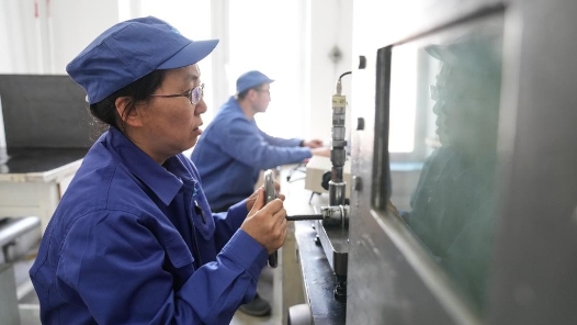 劳动者之歌丨孙晓霞：为铸“重器”勤“续火�? title=