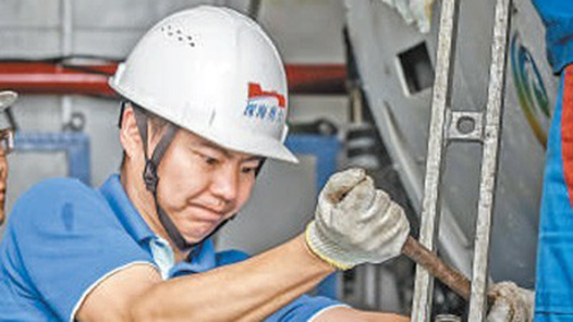 团结奋斗开新局 喜迎工会十八大·劳动者之歌｜逐梦深海的奋斗�? title=