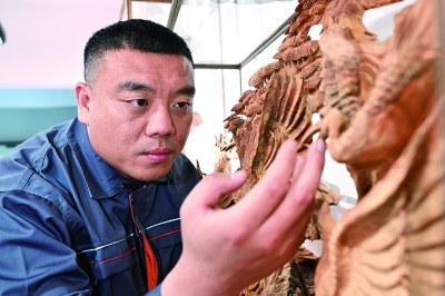 工匠汇�?023年河北大工匠 | 许红阳：化朽木为神奇�?0后木雕传承人