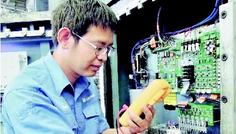 劳模风采·2023年全国五一劳动奖章 | 梁里鹏：热爱可抵岁月�? title=