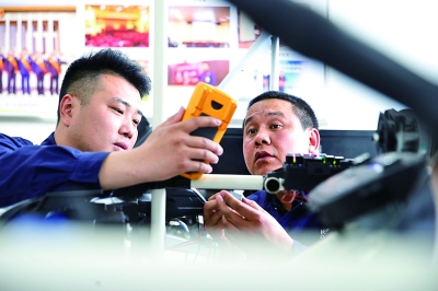 工匠汇�?023年河北大工匠 | 张赫：手握诊断绝招的“汽车医生�? title=