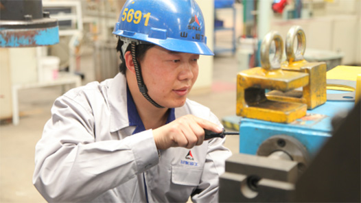 劳模风采·2023年山东劳�?#32;| 秦立山：在解决难题中提升技�? title=