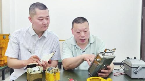 劳模风采·2015年全国劳�?#32;| 申麦成：在智能化创新道路上阔步前�? title=