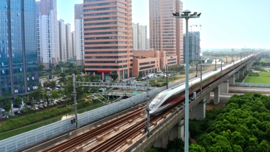 匠人匠心·2022年度“最美浙江人·最美工匠”丨陈立：不断观察学习是平稳驾驶的关�? title=