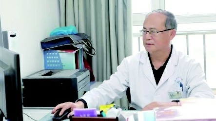 劳模风采·2023年山西省五一劳动奖章 | 王青：“镜艺求精”的“健康卫兵�? title=