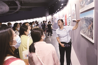 劳模风采·2020年北京劳�?#32;| 姜金玉：曾经的首钢天车工如今的讲解员