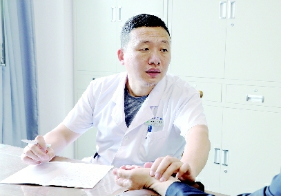 劳模风采·2023年山西省五一劳动奖章 | 关炜：用中医药特色优势为患者解除疾�? title=