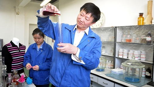 工匠汇·第二批中国纺织大工匠｜苗晓光：潜耕于羊绒技术创�? title=