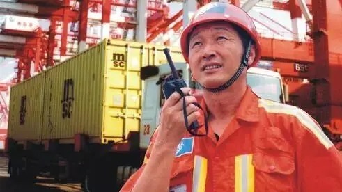 劳模风采·2005年全国劳模 | 许振超：好工人的标准是精益求精
