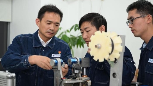 劳模风采·全国劳动模范 | 廖志斌：守护光明的一线尖�? title=