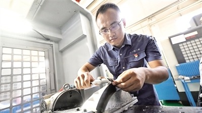 工匠汇·第三届“北京大工匠�?#32;| 邢林贺：听声看色知工�? title=