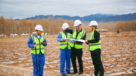 劳模风采·2023年甘肃省五一劳动奖章｜杜建军：匠心绘就铁路建设者本�? title=