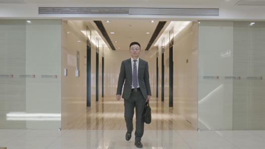 劳模故事·重庆市先进工作者丨武小刚：初心不改的法律先�? title=