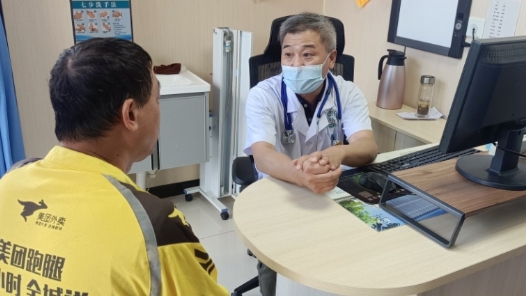 可午休热�?#32;还能提供健康咨询！合肥这个工会驿站由劳模“守护�? title=