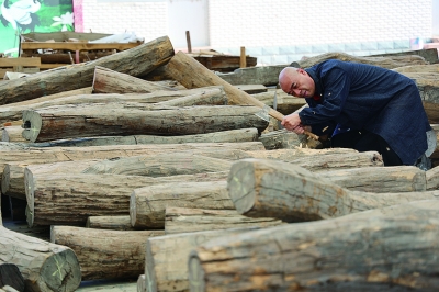 工匠汇�?023年河北工匠｜张铁安：百凿千修雕珍品的“乾隆张�? title=