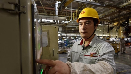 工匠汇�?020年荆楚工匠｜万东明：用钻研与坚持铸就匠心