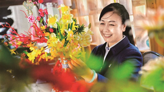 工匠汇·第三届“北京大工匠”｜张莹：重现宫廷插花精湛技艺风�? title=