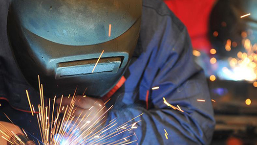 工匠汇�?021年安徽工匠｜杨昆：焊花飞舞铸匠心苦心孤诣成绝�? title=